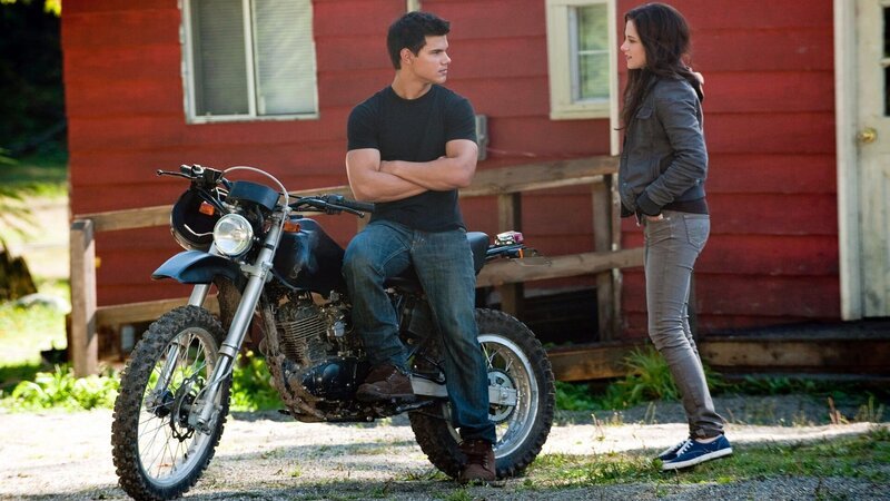 Jacob (Taylor Lautner) und Bella (Kristen Stewart)Jacob (Taylor Lautner) und Bella (Kristen Stewart) – Bild: RTL Zwei Jacob (Taylor Lautner) und Bella (Kristen Stewart)Jacob (Taylor Lautner) und Bella (Kristen Stewart) – Bild: RTL Zwei