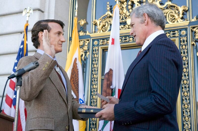 Sean Penn (Harvey Milk), Victor Garber (Bürgermeister George Moscone). – Bild: WDR/Constantin Film Verleih Sean Penn (Harvey Milk), Victor Garber (Bürgermeister George Moscone). – Bild: WDR/Constantin Film Verleih