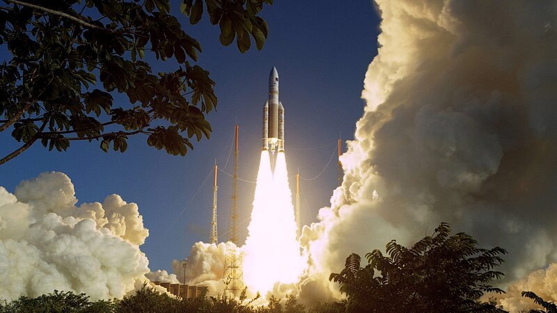 NZZ Format Die Weltrauminsel Start einer Rakete in den Weltraum – Bild: SRF/​NZZ Format