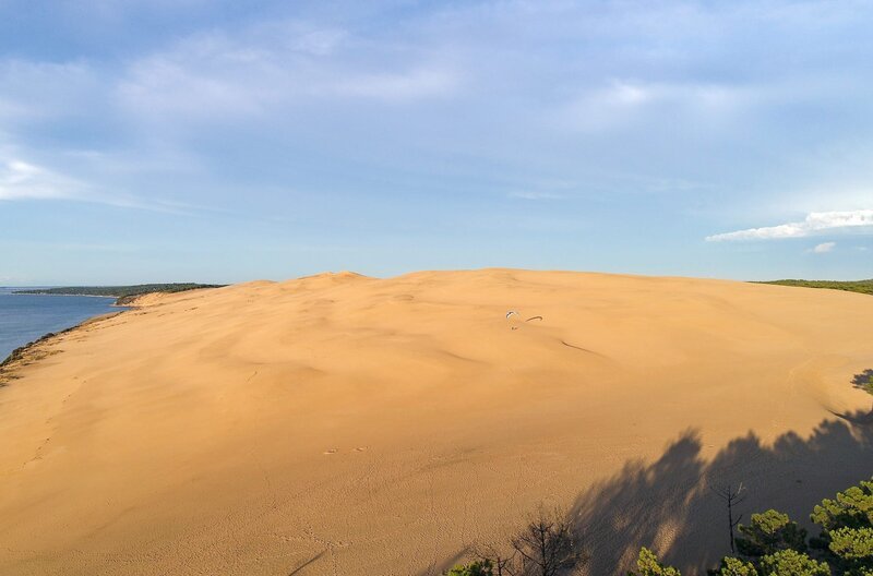 Die Düne von Pilat an der südfranzösischen Atlantikküste ist mit einer Höhe von mehr als 100 Metern die höchste Sanddüne Europas. – Bild: Jung & Rathjen Filmproduktion / © Jung & Rathjen Filmproduktion Die Düne von Pilat an der südfranzösischen Atlantikküste ist mit einer Höhe von mehr als 100 Metern die höchste Sanddüne Europas. – Bild: Jung & Rathjen Filmproduktion / © Jung & Rathjen Filmproduktion