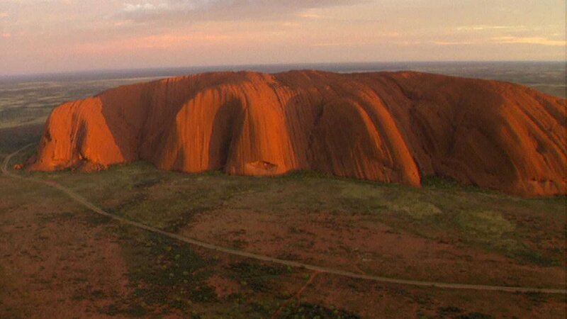 Die Anangu nennen ihn Uluru, die Touristen kennen ihn unter Ayers Rock. – Bild: BR /​ BR