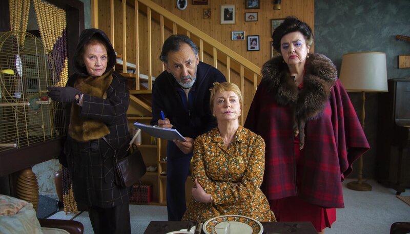 Familie Lotzmann auf den Barrikaden – Bild: HR/​Degeto/​Dennis Pauls