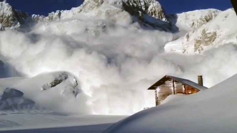Lawine. Wenn aus einer funkelnden Schneedecke eine unkontrollierbare Kraft wird, ist das faszinierend wie furchteinflößend. Menschen im Hochgebirge müssen seit Jahrhunderten mit der Naturgewalt Lawine leben. – Bild: ORF/Landesstudio Tirol Lawine. Wenn aus einer funkelnden Schneedecke eine unkontrollierbare Kraft wird, ist das faszinierend wie furchteinflößend. Menschen im Hochgebirge müssen seit Jahrhunderten mit der Naturgewalt Lawine leben. – Bild: ORF/Landesstudio Tirol