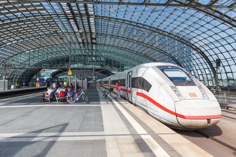 ICE 4 high-speed train at Berlin main railway station Hauptbahnhof Hbf in Germany. – Bild: ntv