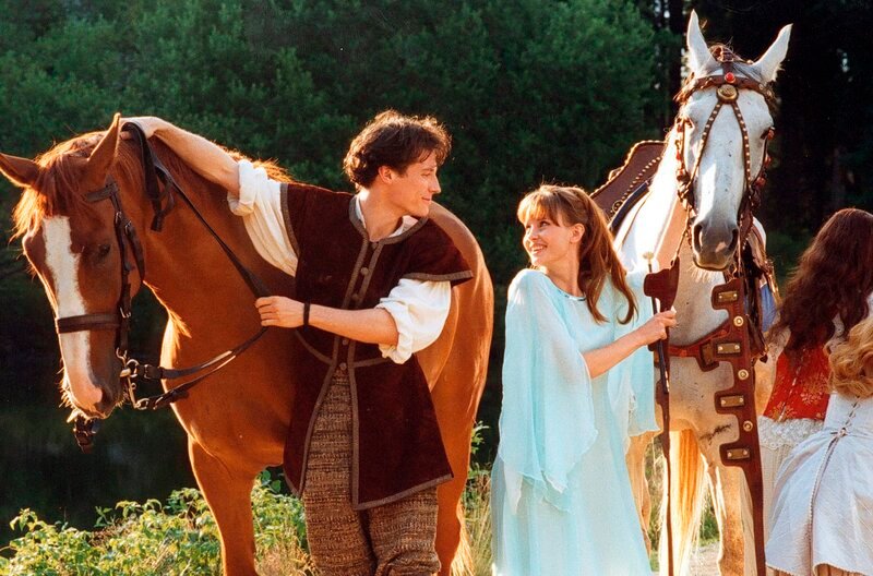 Nun gehören sie einander für immer: Viktor (Max Urlacher) und seine Odette (Jitka Schneider) haben alle Gefahren überstanden. Weiteres Bildmaterial finden Sie unter www.br-foto.de. – Bild: MDR/​BR/​ARTOKO