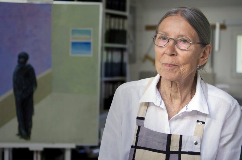 Zum ersten Mal gewährt Maija Isolas Tochter Kristina, die selbst für Marimekko arbeitete, Einblick in das Familienarchiv – Bild: arte