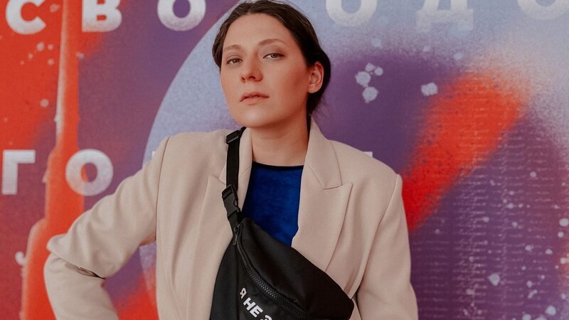 „Ich habe keine Angst. Ihr habt keine Angst.“ – mit diesem Motto kandidierte Irina Fatjanowa 2021 für das St. Petersburger Stadtparlament. – Bild: ZDF und Sarah Collinson./​Sarah Collinson