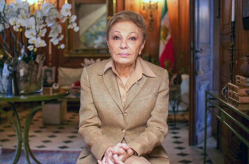 Farah Diba, die letzte Kaiserin des Irans – Bild: Sebastian Hattop/​Neue Artfilm /​ Farah Diba, die letzte Kaiserin des Irans