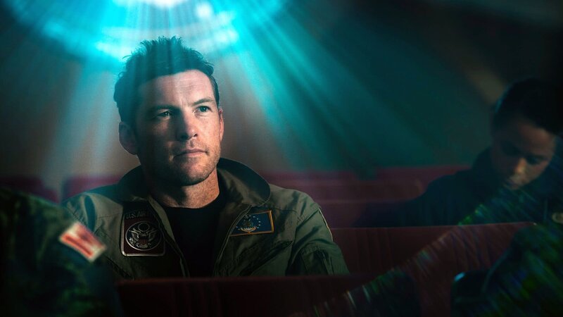 Rick (Sam Worthington) wird für ein Leben auf dem Saturnmond Titan vorbereitet. – Bild: RTL Zwei Rick (Sam Worthington) wird für ein Leben auf dem Saturnmond Titan vorbereitet. – Bild: RTL Zwei