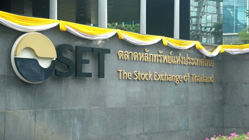 Die Börse in Bangkok: In Thailand nahm 1997 die Asienkrise ihren Anfang. – Bild: ZDF und Michael Trabitsch.
