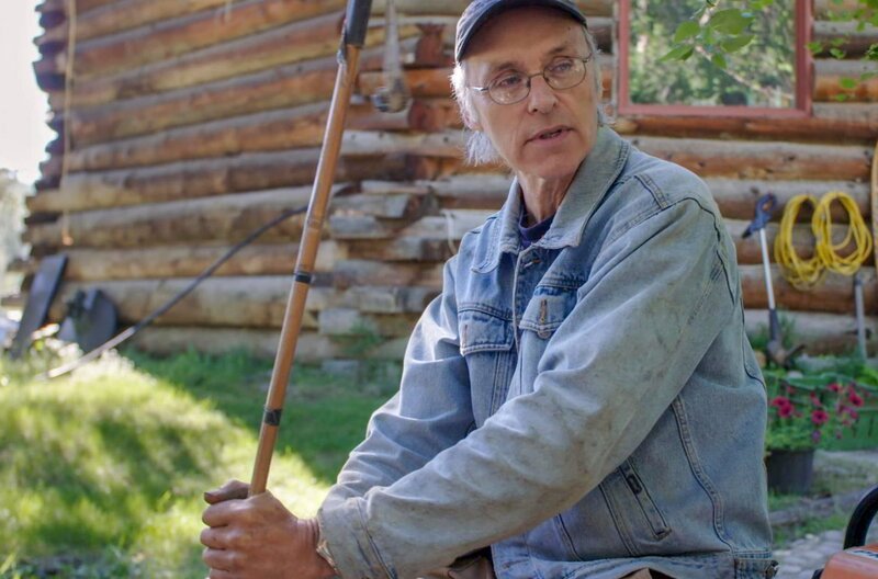 Grant Dowdell hat über die Jahre hinweg die Stadt mit Lebensmitteln versorgt. Der Landwirt räumt mit der romantisierten Vorstellung vom Eigenanbau auf und betont, wie viel harte Arbeit dafür nötig ist. – Bild: Jackleg Films / © Jackleg Films Grant Dowdell hat über die Jahre hinweg die Stadt mit Lebensmitteln versorgt. Der Landwirt räumt mit der romantisierten Vorstellung vom Eigenanbau auf und betont, wie viel harte Arbeit dafür nötig ist. – Bild: Jackleg Films / © Jackleg Films