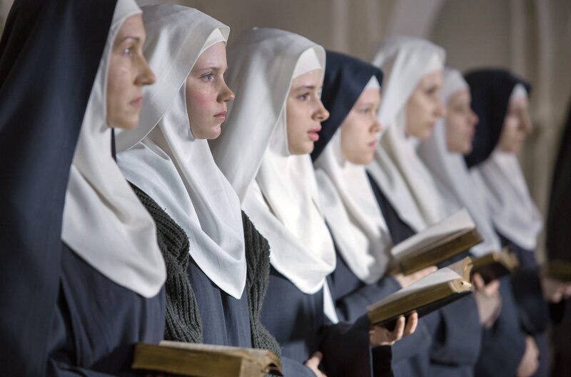 Ein Kloster in der Nähe Warschaus wurde von sowjetischen Soldaten überfallen. Mehrere Nonnen wurden dabei auf brutale Weise vergewaltigt. Ein schlimmes Geheimnis, das unter keinen Umständen publik werden darf – Bild: ARTE France / © 2015 Mandarin Cinema/Aeroplan Film/Anna Wloch Ein Kloster in der Nähe Warschaus wurde von sowjetischen Soldaten überfallen. Mehrere Nonnen wurden dabei auf brutale Weise vergewaltigt. Ein schlimmes Geheimnis, das unter keinen Umständen publik werden darf – Bild: ARTE France / © 2015 Mandarin Cinema/Aeroplan Film/Anna Wloch