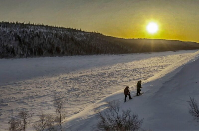 Philippe Simay beschließt, in die Fußstapfen von Jack London zu treten, und begibt sich auf ein ausgedehntes Abenteuer durch den Yukon. – Bild: Cinétévé /​ © Cinétévé