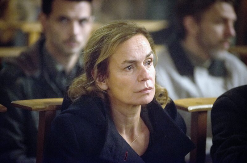 Drei Tage und ein Leben – Bild: Nicolas Schul /​ Antoines Mutter Blanche (Sandrine Bonnaire) kümmert sich liebevoll um ihren Sohn.