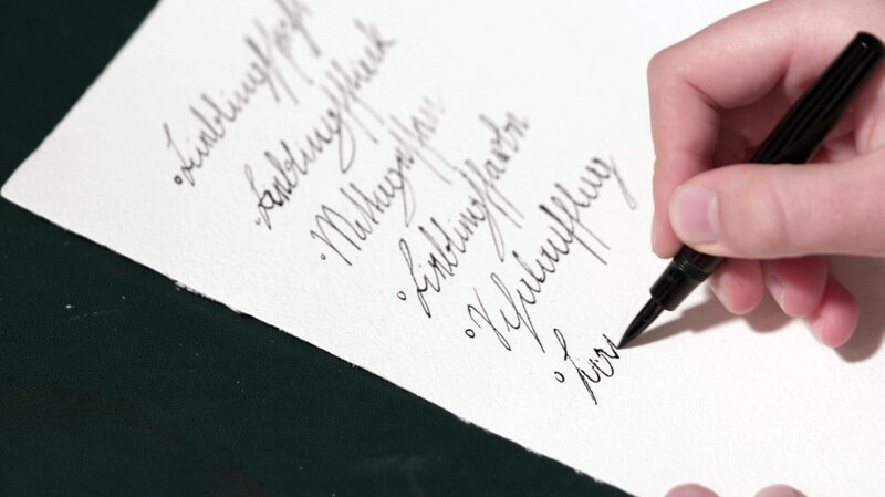Kronprinz Rudolf schreibt. – Bild: BR/​ORF/​Vaughan Video/​Vaughan Video