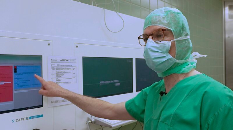 Um Fehler zu vermeiden verwendet das St. Marienkrankenhaus in Ludwigshafen Checklisten. – Bild: SWR / SWR Presse/Bildkommunikation Um Fehler zu vermeiden verwendet das St. Marienkrankenhaus in Ludwigshafen Checklisten. – Bild: SWR / SWR Presse/Bildkommunikation