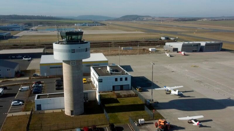 Kassel Airport – Ansicht des Towers. – Bild: HR