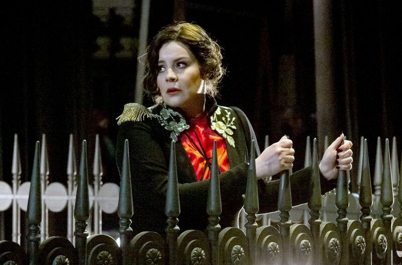 Selene Zanetti als Herzogin Hélène, Schwester des Herzogs Friedrich von Österreich, in “Les vêpres siciliennes“ in einer Inszenierung von Emma Dante – Bild: arte