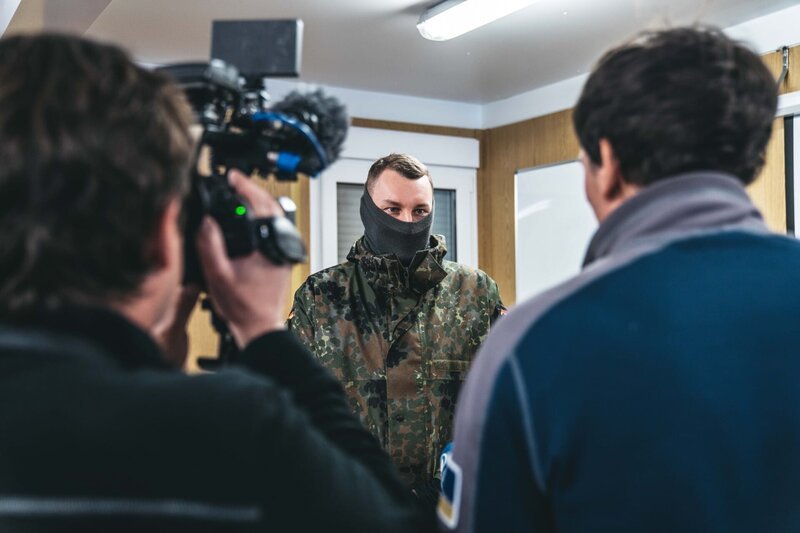 Eurofighter.; Bundeswehrsoldaten bei der JTAC Übung in Ämari, Estland.; Bundeswehrsoldat bei der JTAC (Joint Terminal Attack Controller) Übung in Ämari, Estland. – Bild: Marvin Hofmann /​ BR, Bundeswehr /​ BR/​Bundeswehr/​Marvin Hofmann