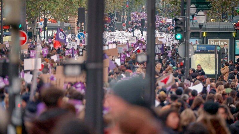 Größte feministischen Kundgebung Frankreichs, Paris 2020. – Bild: BR, ORF, La Grosse Boule / BR/La Grosse Boule/ORF Größte feministischen Kundgebung Frankreichs, Paris 2020. – Bild: BR, ORF, La Grosse Boule / BR/La Grosse Boule/ORF