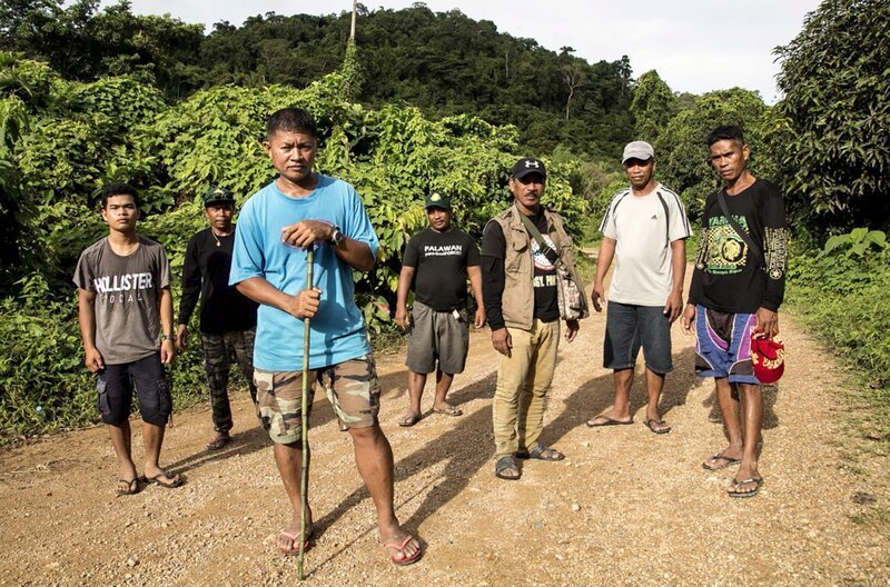 Um die Biodiversität und endemische Artenvielfalt der philippinischen Provinz Palawan zu erhalten, riskieren Umweltaktivistinnen und Umweltaktivisten im Kampf gegen die illegale Ausbeutung der Ressourcen täglich ihr Leben. – Bild: MetFilm Sales /​ © MetFilm Sales