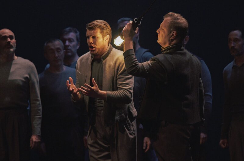 Die neue Fassung der Oper „Der Freischütz“ lässt mehr Raum für den Gesang und die Musik. Sie betont die Nuancen dieses Werkes, in dem sich anspruchsvolles Drama und ergreifender lyrischer Ausdruck verbinden. – Bild: Camera Lucida /​ © Camera Lucida