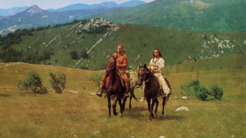 Old Shatterhand (Lex Barker, l.) und Winnetou (Pierre Brice, r.) wollen unbedingt alle Indianerstämme überzeugen, Friedensverhandlungen aufzunehmen. – Bild: ZDF und Gerd-Victor Krau. Old Shatterhand (Lex Barker, l.) und Winnetou (Pierre Brice, r.) wollen unbedingt alle Indianerstämme überzeugen, Friedensverhandlungen aufzunehmen. – Bild: ZDF und Gerd-Victor Krau.