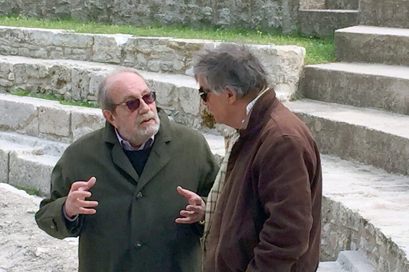Der französische Filmemacher Benoît Jacquot (re.) und Giorgio Ferrara (li.), künstlerischer Leiter des „Festival dei Due Mondi“ – Bild: arte Der französische Filmemacher Benoît Jacquot (re.) und Giorgio Ferrara (li.), künstlerischer Leiter des „Festival dei Due Mondi“ – Bild: arte