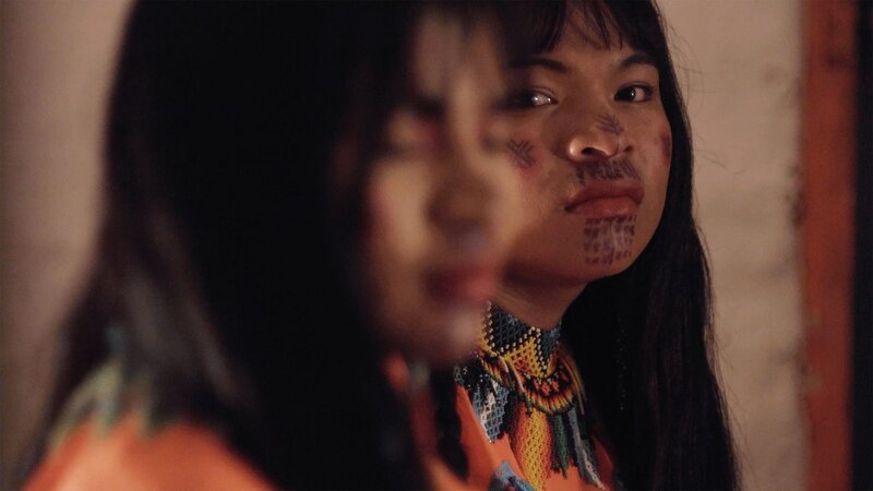 Andrea Nembaregama ist eine der indigenen Transfrauen der Gruppe „Las Traviesas“. – Bild: ZDF und Luciana Riso.