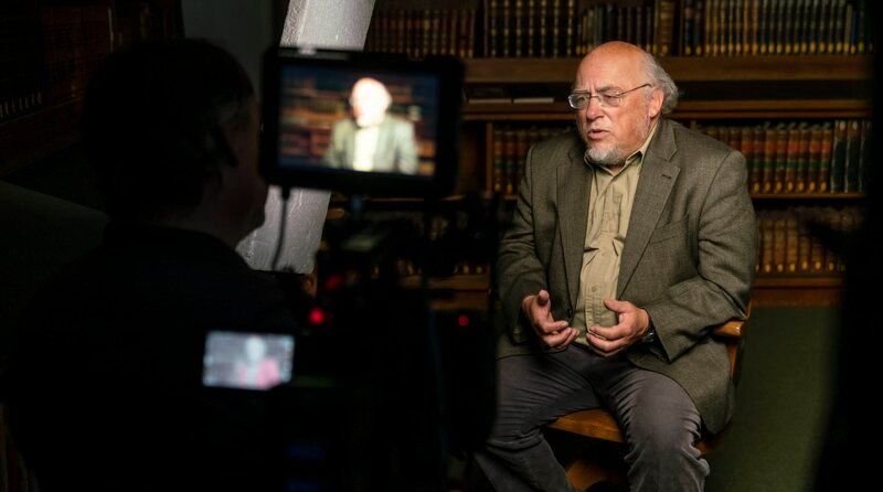Till R. Lohmeyer im Interview mit Autor & Regisseur Michael Mueller. – Bild: WDR/​Martin Kießling/​Zeitsprung Pictures