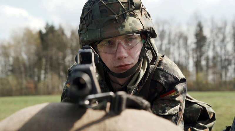 Soldaten – Bild: BR/​NDR/​Willem Konrad/​Willem Konrad