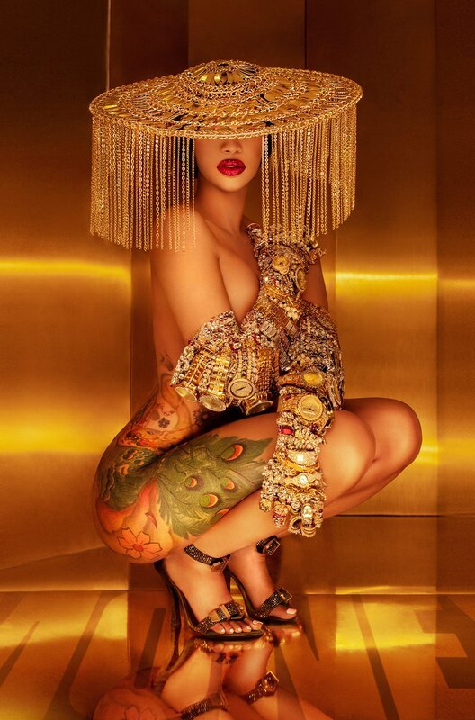 Die Musikerin Cardi B rappt gegen den gesellschaftlichen Keuschheitsgürtel an. – Bild: WarnerMusic /​ © WarnerMusic