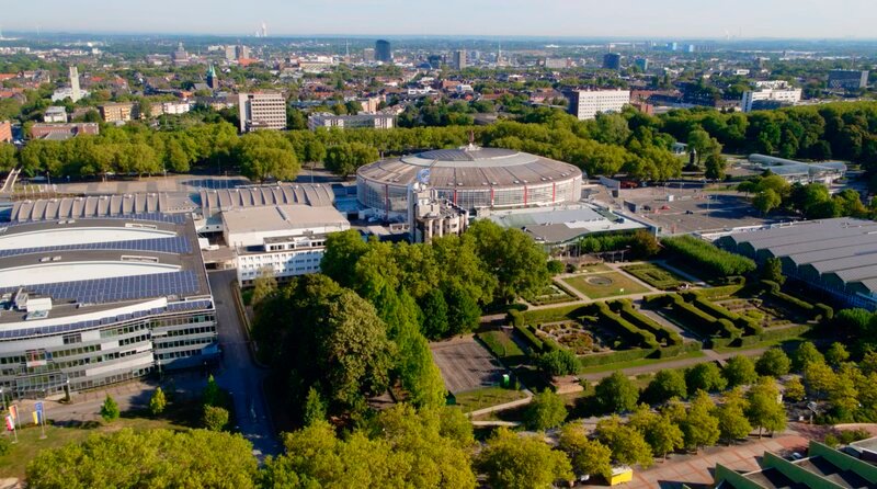 Jahrzehntelang war die Westfalenhalle in Dortmund die größte Veranstaltungshalle Deutschlands. Über 1000 Künstler traten hier in den letzten 70 Jahren auf. – Bild: WDR/​Broadview TV/​Henning Drechsler