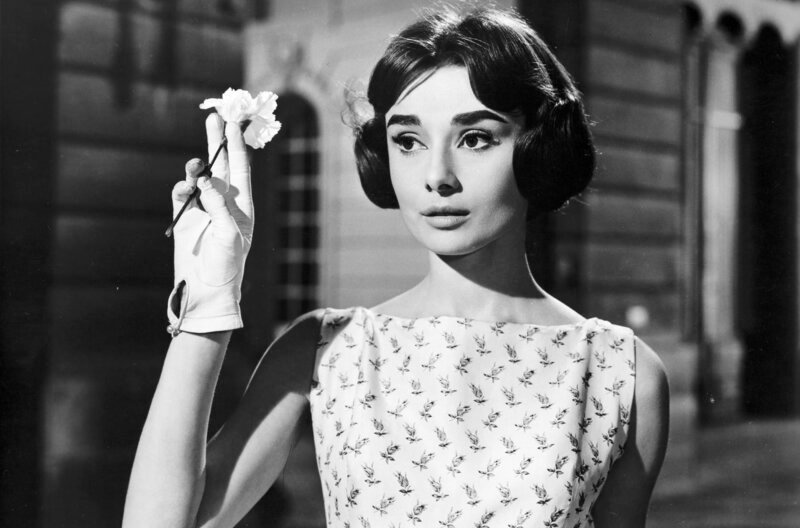 Ariane (Audrey Hepburn) gibt Flannagan zu verstehen, dass er nur einer von vielen Liebhabern ist. – Bild: MGM/​Warner Bros. /​ Ariane (Audrey Hepburn) gibt Flannagan zu verstehen, dass er nur einer von vielen Liebhabern ist.