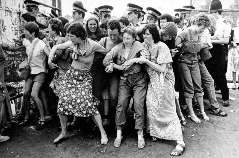 Im Februar 1982 wurde beschlossen, die Besetzung von Greenham Common „männerfrei“ zu halten. – Bild: Lesley McIntyre /​ © Lesley McIntyre
