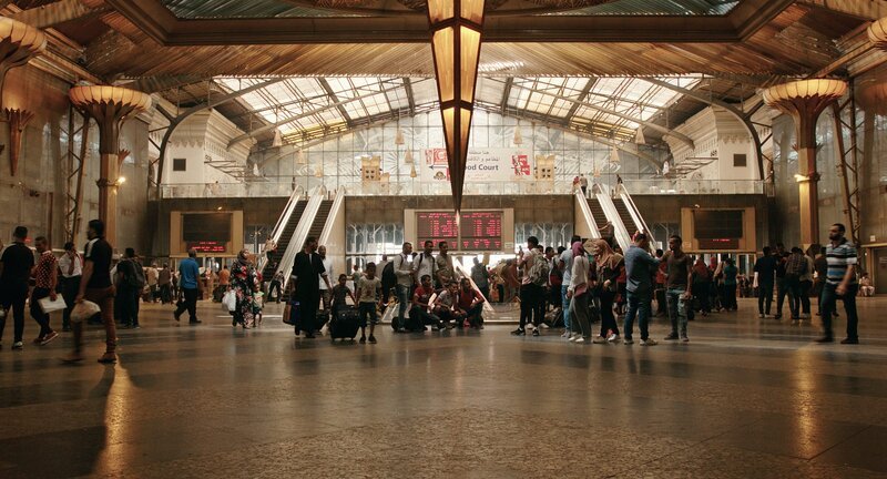 Hauptbahnhof Ramsis Kairo. – Bild: ZDF und SRF/Reck Film. Hauptbahnhof Ramsis Kairo. – Bild: ZDF und SRF/Reck Film.