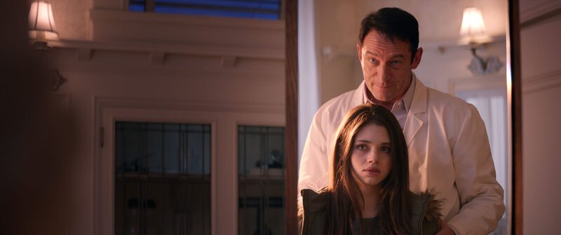 Look Away – Bild: 2017 Ace in the Hole Productions, L.P. Lizenzbild frei