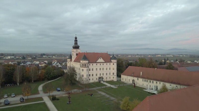 Vor Beginn des Zweiten Weltkriegs war das Schloss Hartheim in Österreich ein Zentrum für Menschen mit körperlichen oder geistigen Behinderungen. – Bild: BILD Vor Beginn des Zweiten Weltkriegs war das Schloss Hartheim in Österreich ein Zentrum für Menschen mit körperlichen oder geistigen Behinderungen. – Bild: BILD