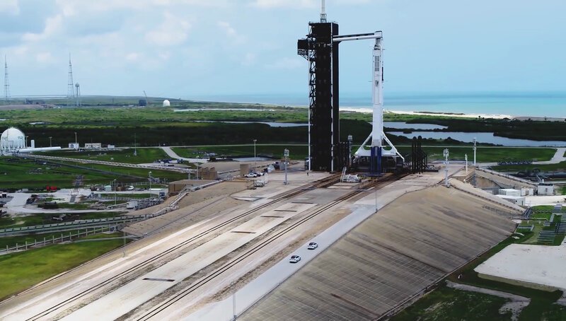 Private Raumfahrtunternehmen wie SpaceX definieren die Grenzen der Weltraumerkundung durch das Angebot privater Raumflüge neu. – Bild: BILD