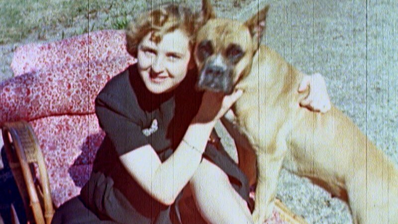 Mit nur 17 Jahren lernte die Münchnerin Eva Braun Adolf Hitler kennen. – Bild: BILD