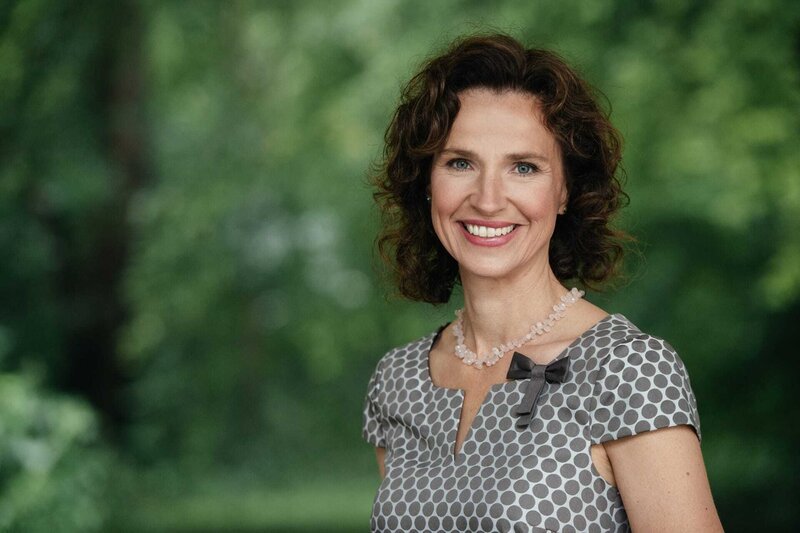 Moderatorin Doris Fenske. – Bild: Julia Müller /​ BR /​ BR/​Julia Müller