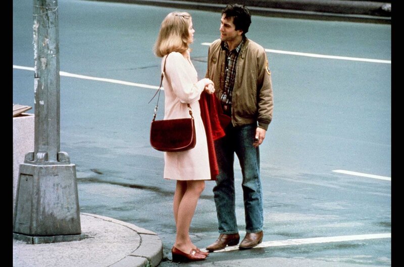 Taxi Driver – Bild: 1976 (renewed 2004) Columbia Pictures Industries /​ Travis (Robert De Niro) interessiert sich für die Wahlkampfmanagerin Betsy (Cybill Shepherd).