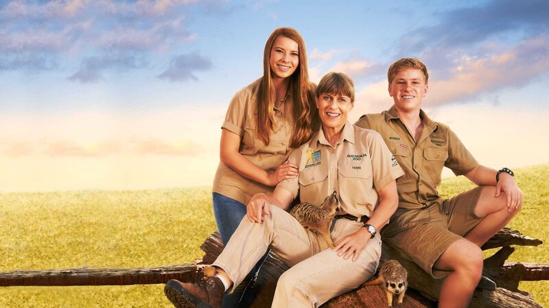 L-R: Bindi, Terri und Robert. – Bild: Discovery Communications /​ US KEY ART/​ Thunder Distribution /​ Discovery Communications