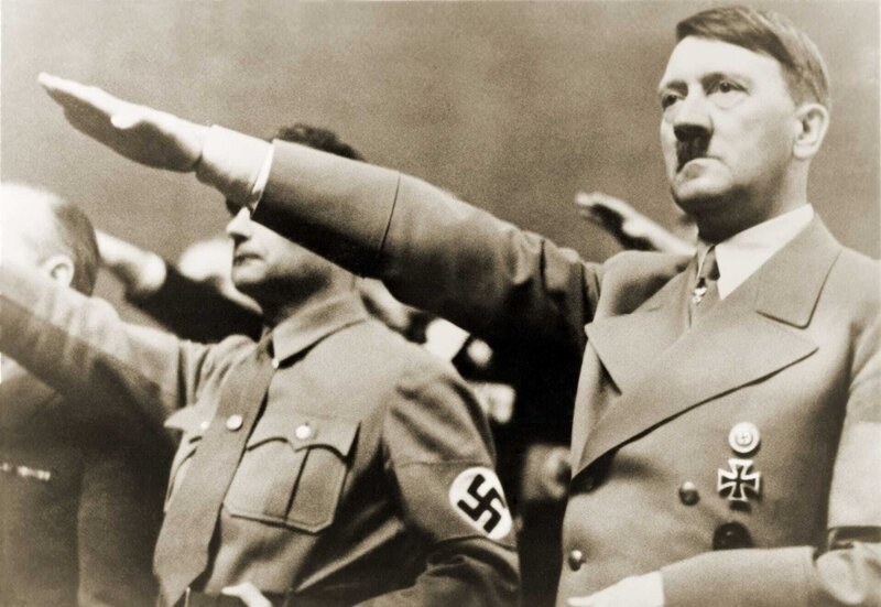 Adolf Hitler (r.) – Bild: Public Domain