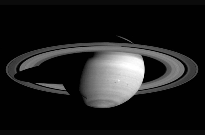 Der Saturn wurde von 1997 bis 2017 mit Hilfe der Sonde „Cassini“ erforscht. Sie legte dabei einen Weg von 3,5 Milliarden Kilometern zurück. – Bild: NASA /​ Der Saturn wurde von 1997 bis 2017 mit Hilfe der Sonde „Cassini“ erforscht. Sie legte dabei einen Weg von 3,5 Milliarden Kilometern zurück.