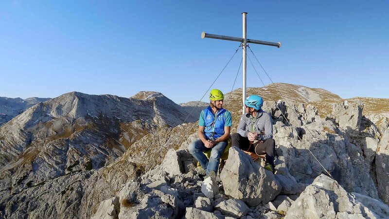 Andy Holzer (l.) wurde ein Extrembergsteiger, obwohl er von Geburt an blind war. – Bild: Bergblick