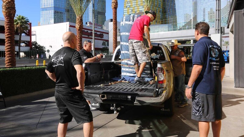 ATM installs scorpion tank. – Bild: Discovery Communications