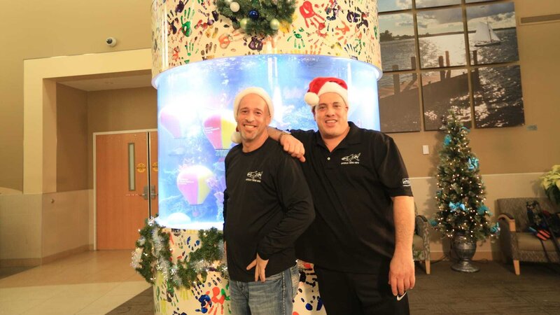 Wayde and Brett make another great tank. – Bild: Animal Planet /​ Discovery Communications