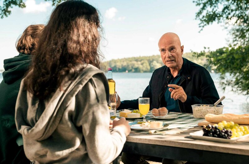 Sportabzeichen für Anfänger – Bild: ARD Degeto/​Stephan Rabold