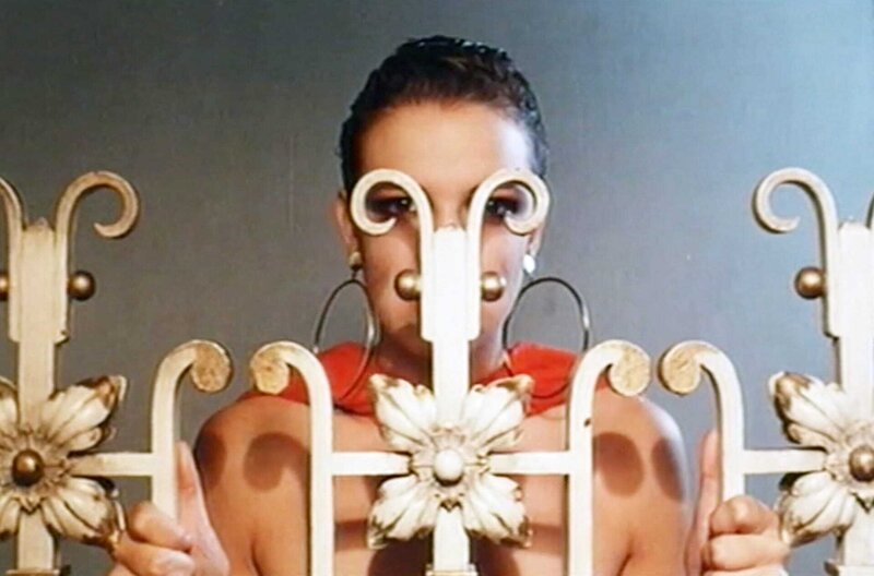 Matador – Bild: Video Mercury /​ Eva (Eva Cobo), Model und Diegos Freundin, ist verrückt nach ihm.